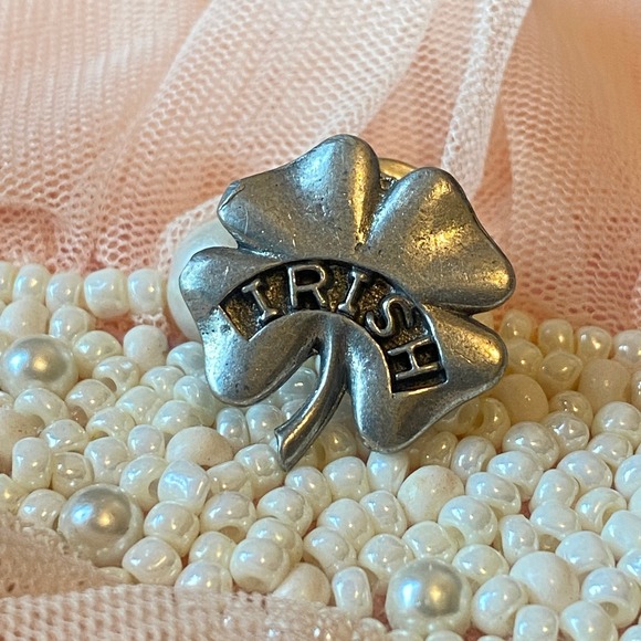 Vintage Irish 4 Clover Pin Good Luck St Patricks Day Shamrock Lucky - Picture 1 of 4